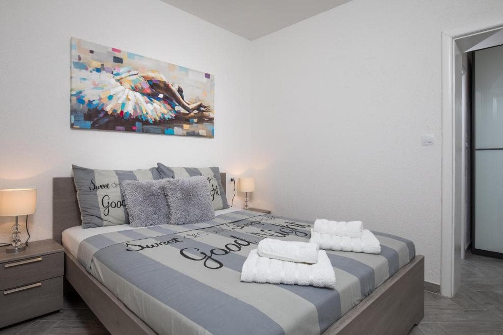 Two-Bedroom Apartment with Terrace & Sea View - photo 3