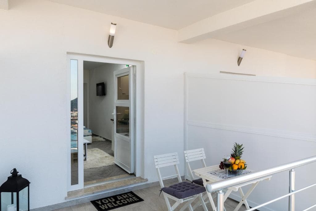 Studio Apartment with Terrace & Sea View - photo 2