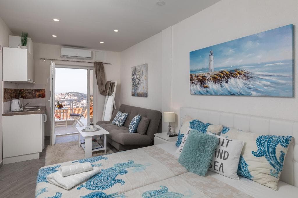 Studio Apartment with Terrace & Sea View - photo 4